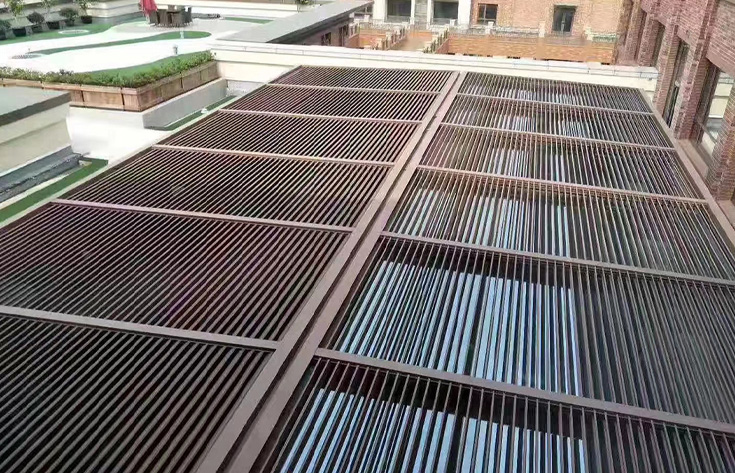 Outdoor retractable shutter